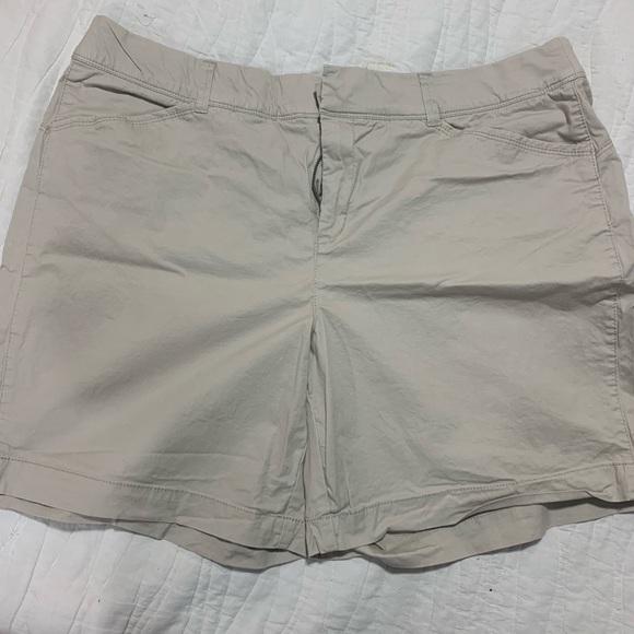 Intro khaki shorts - Picture 1 of 1